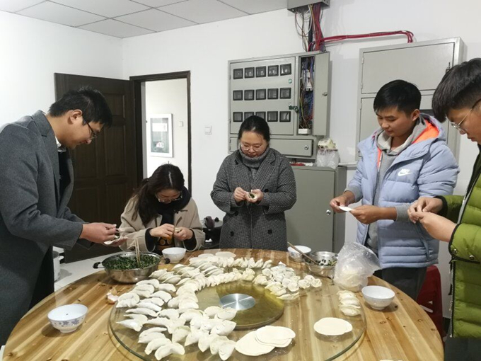 冬至陽生春又來，溫暖感恩促情誼——廣德路項目部舉辦包餃子活動